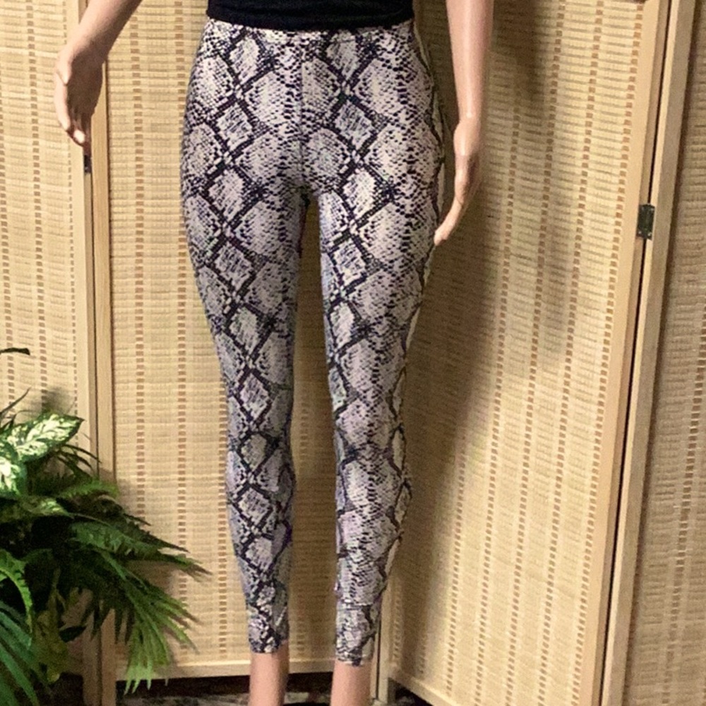 ONE SIZE NEW MIX  lightweight Leggings.